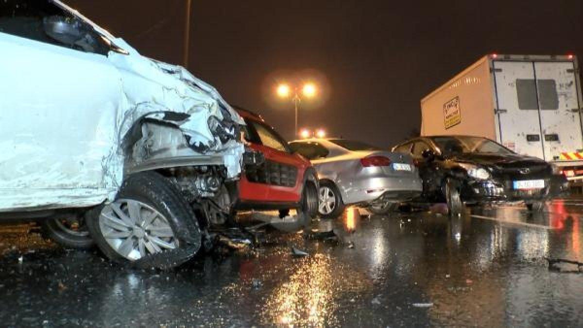 Bağcılar'da zincirleme trafik kazasına 10 araç karıştı
