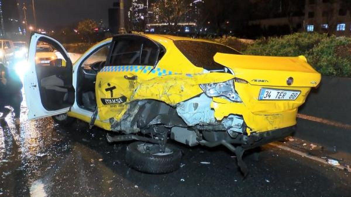 Bağcılar'da zincirleme trafik kazasına 10 araç karıştı