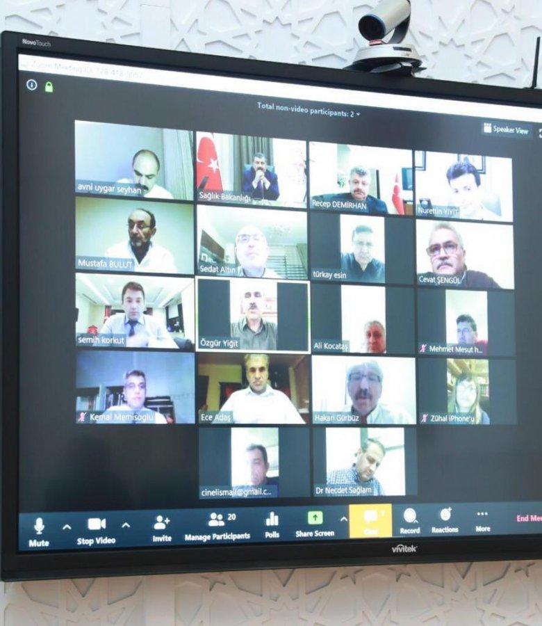 Sağlık Bakanı Koca, İstanbul için hekimlerle buluştu