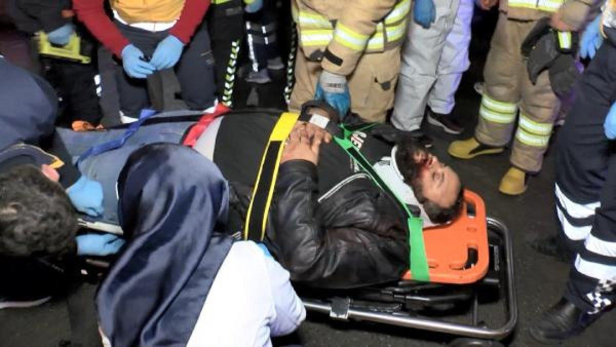 Avcılar'da otomobil, merdivenin ayağına saplandı