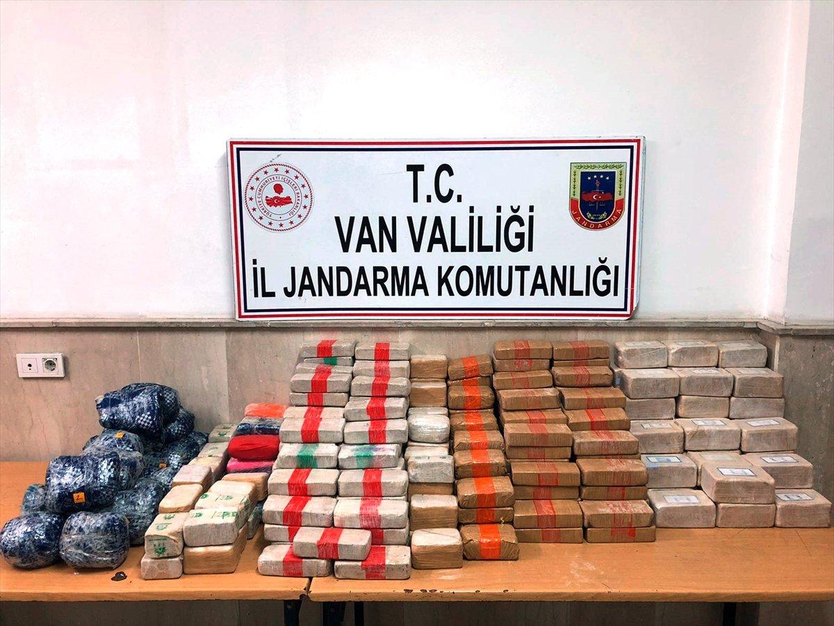 İran sınırından sokulan 161 kilo uyuşturucu yakalandı