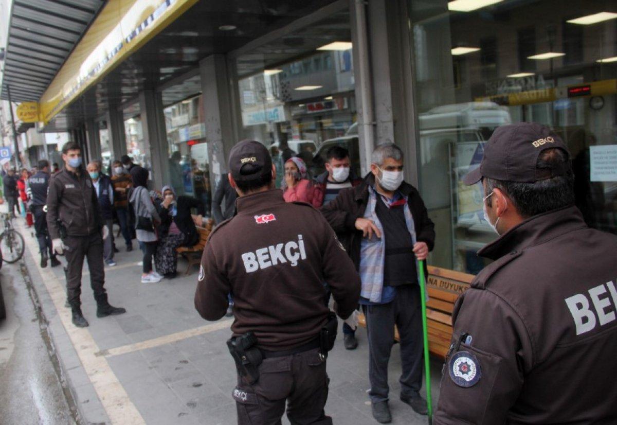 Polisin sosyal mesafeye uymayanlarla imtihanı