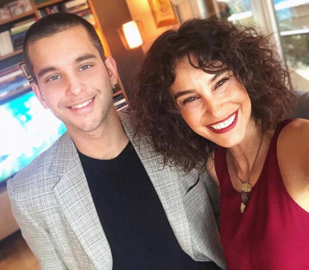 Mehmet Aslantuğ oğlunu tıraş etti