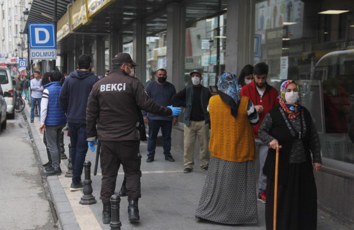 Polisin sosyal mesafeye uymayanlarla imtihanı