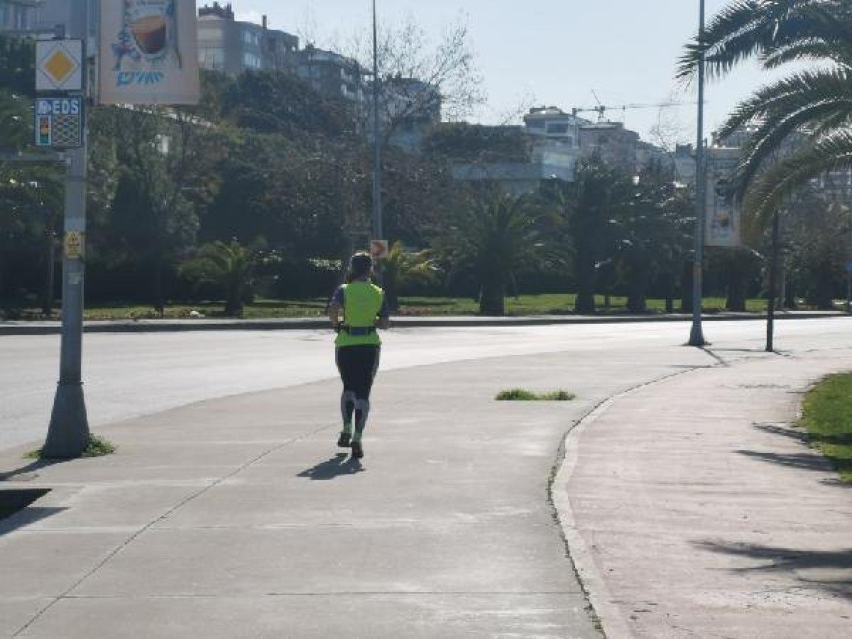 Yasağa rağmen sahile gelip, yürüyüş yaptılar