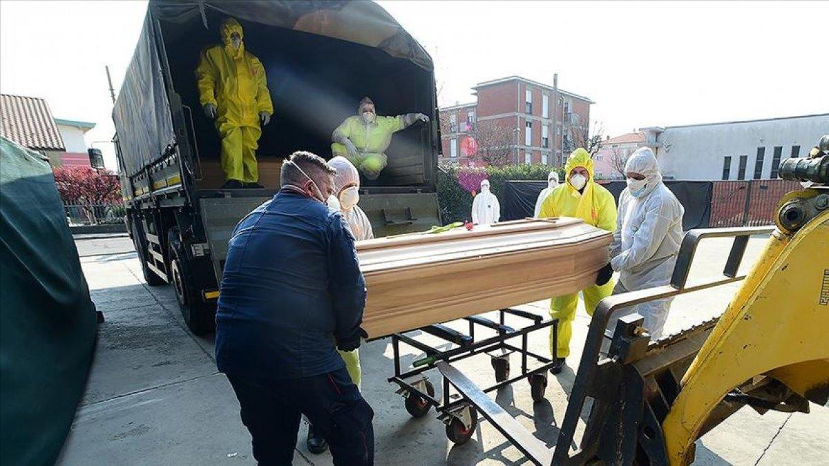 İtalya'da can kaybı 17 bin 669'a çıktı