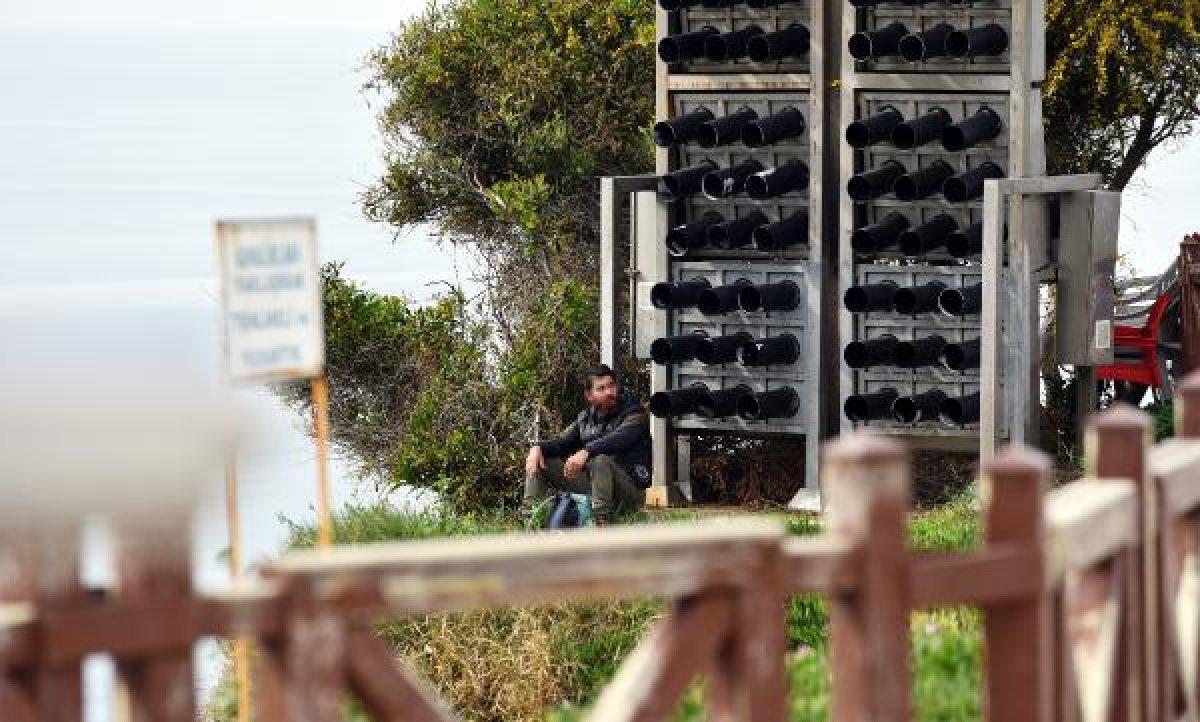 Falezlere çıkan şahıs, içkiyi alınca intihardan vazgeçti