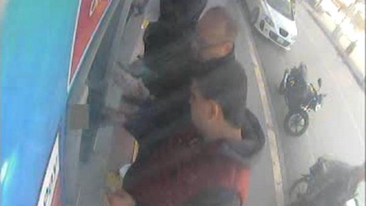 Emeklileri dolandıran zanlıyı polis evden aldı