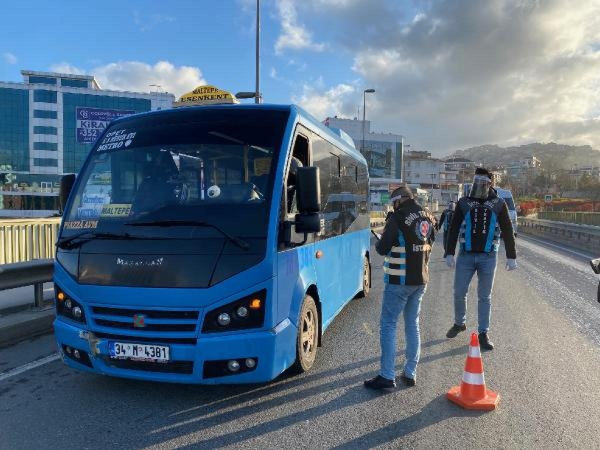 Minibüse 19 yolcu alan şoför:  Arabanın önüne atlıyorlar