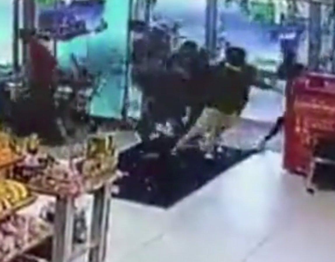 Güney Afrika'da market yağmaları başladı