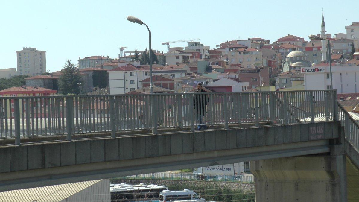 Kocaeli'ndeki üst geçit tel örgüyle kapatıldı