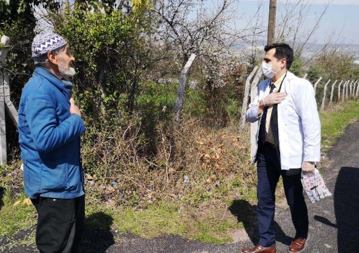 İlaçlarını getiren sağlık ekiplerini görünce ağladı