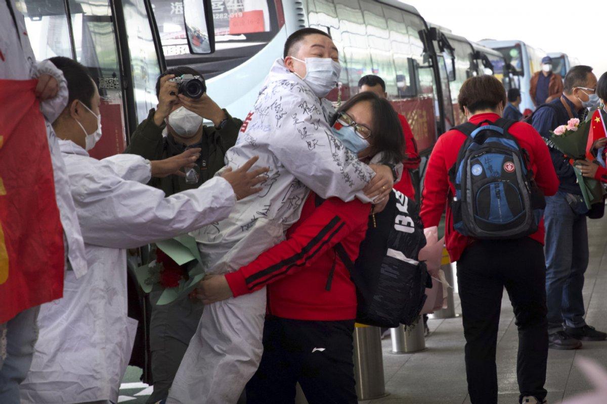 Vuhan'dan binlerce kişi ayrıldı