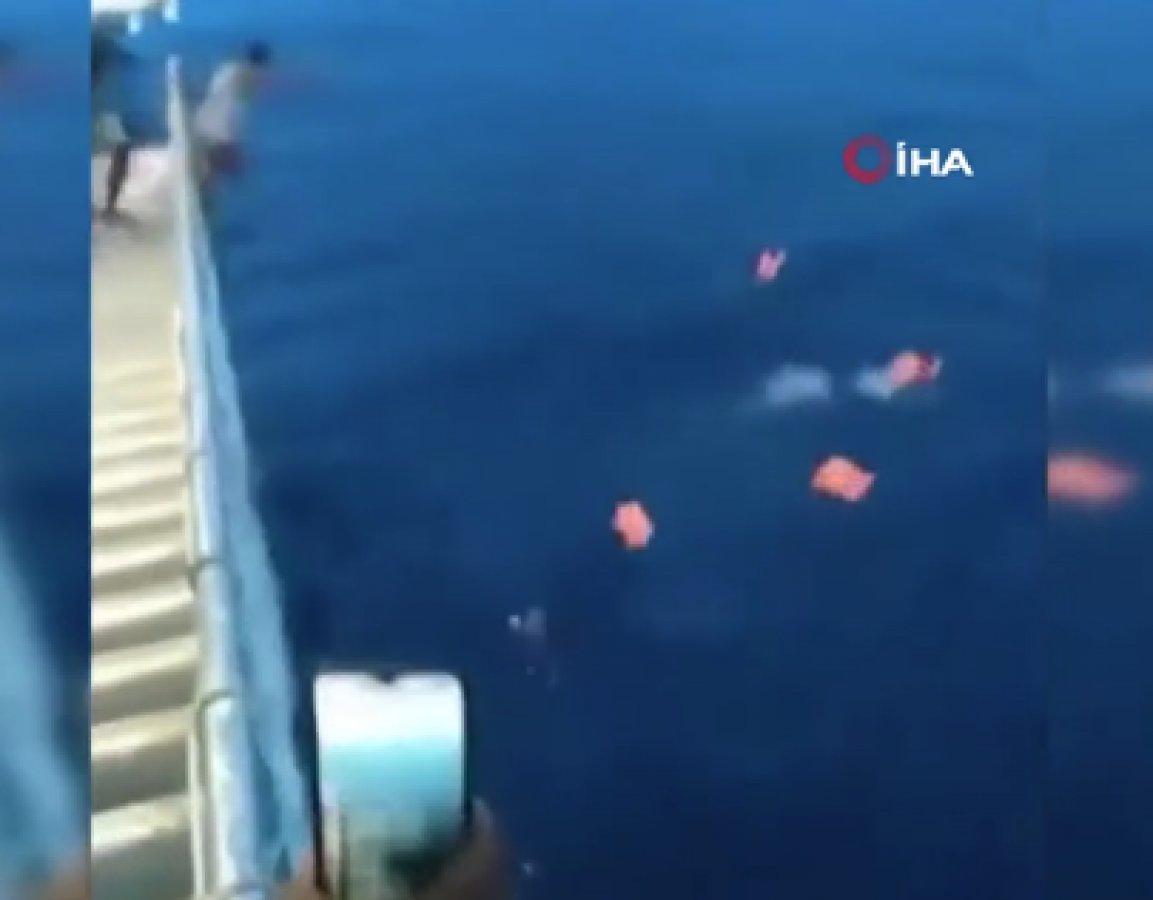 Endonezya'da feribottaki koronavirüs paniği kamerada