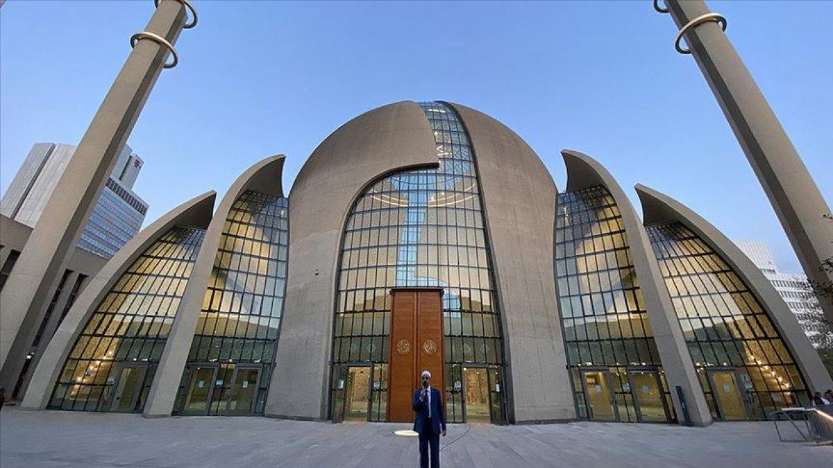 Köln'de ilk defa hoparlörden ezan okundu