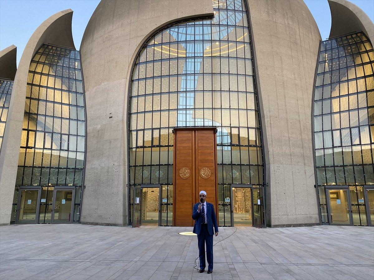 Köln'de ilk defa hoparlörden ezan okundu