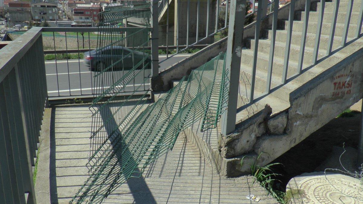 Kocaeli'ndeki üst geçit tel örgüyle kapatıldı