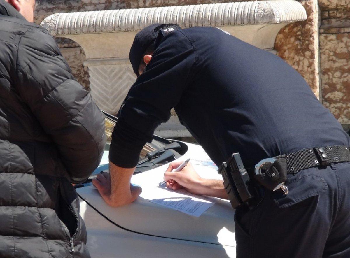 Taksim'de bir çift yakın temastan ceza yedi