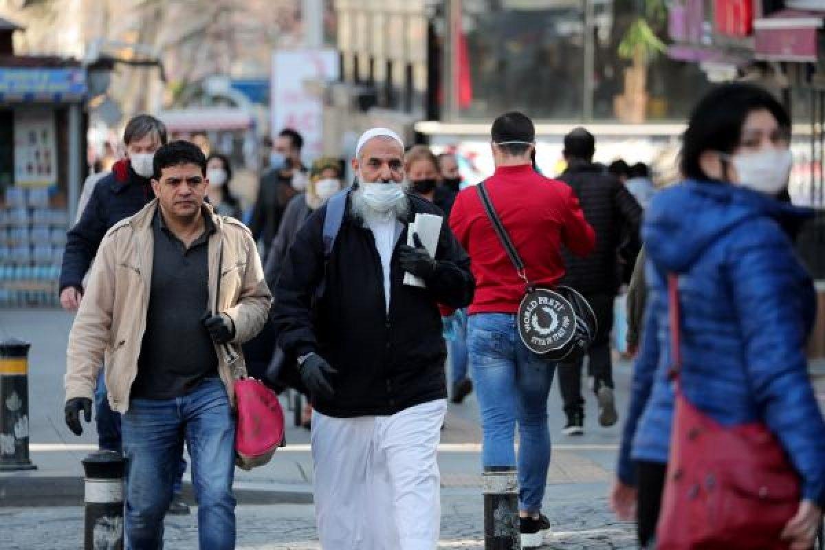 İstanbul'da sosyal mesafe kuralı hiçe sayıldı