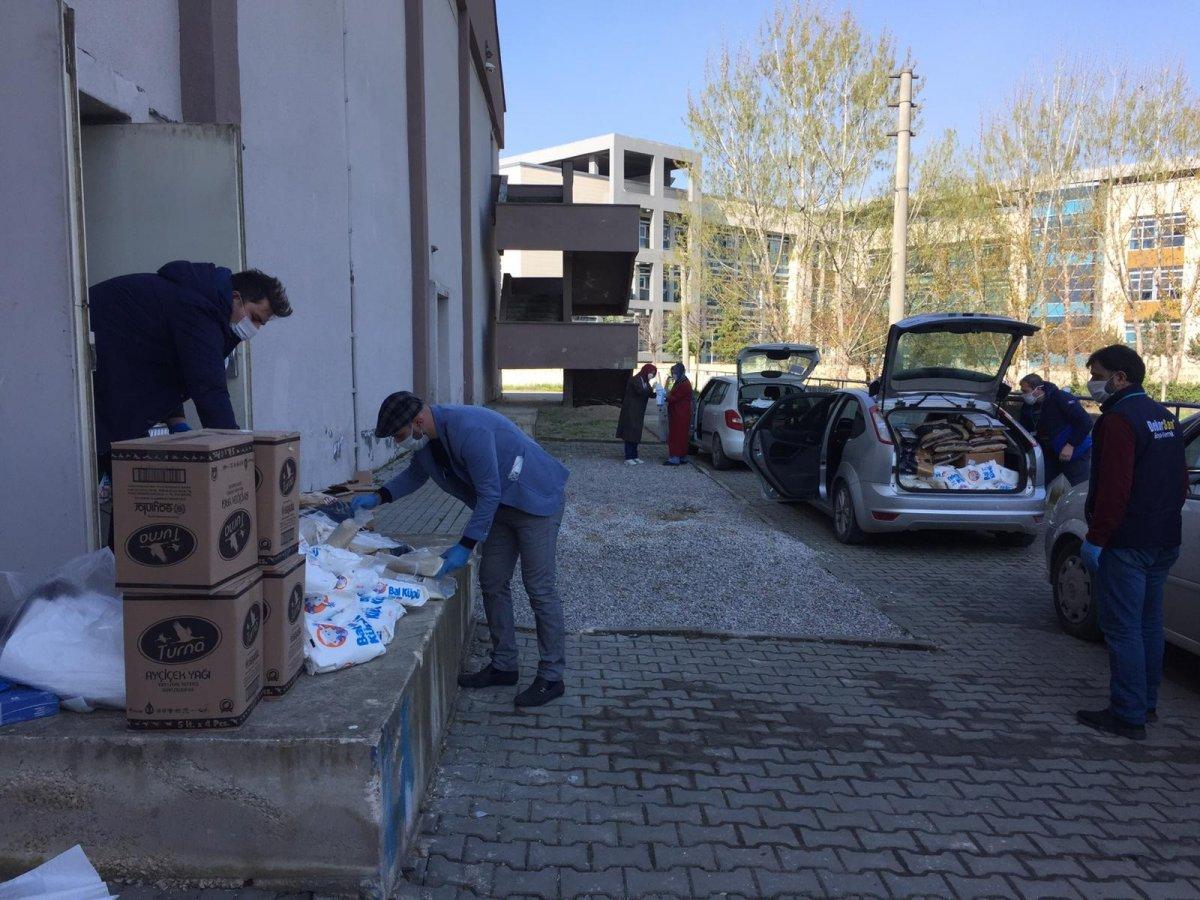 Okullar kapandı, 52 gönüllü öğretmen yardıma koştu