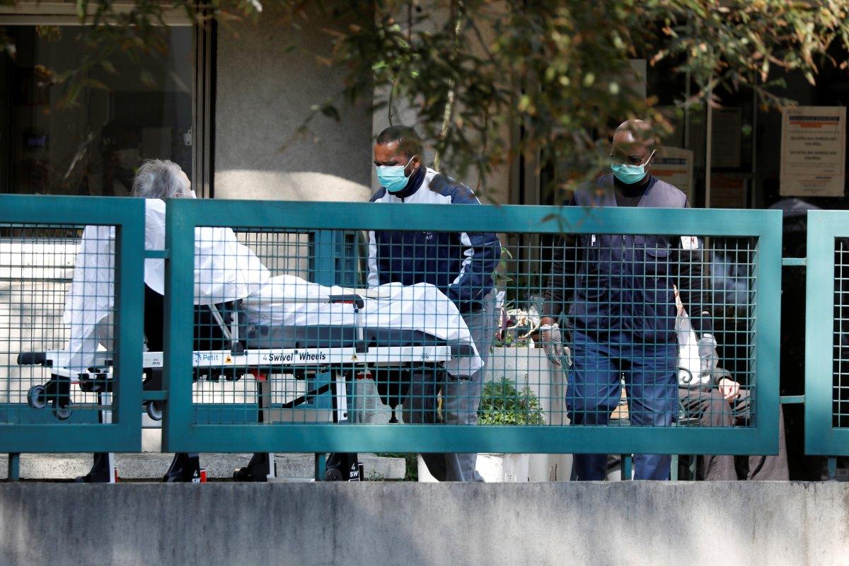 Fransa'da bir günde 987 kişi daha hayatını kaybetti