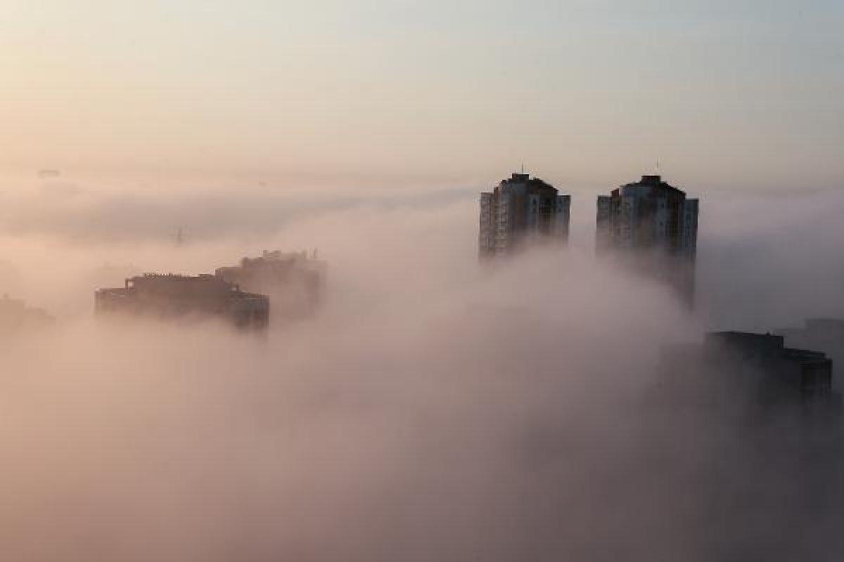 İstanbul'da yoğun sis yüzünden binalar kayboldu