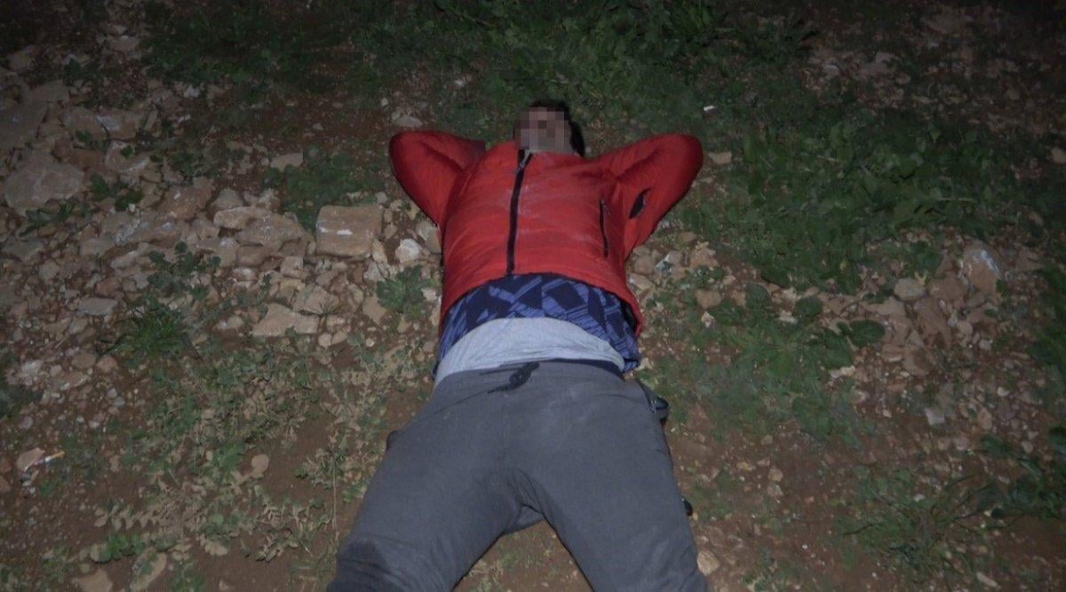 Alkollü sürücü kaçmak isterken bahçe duvarından düştü