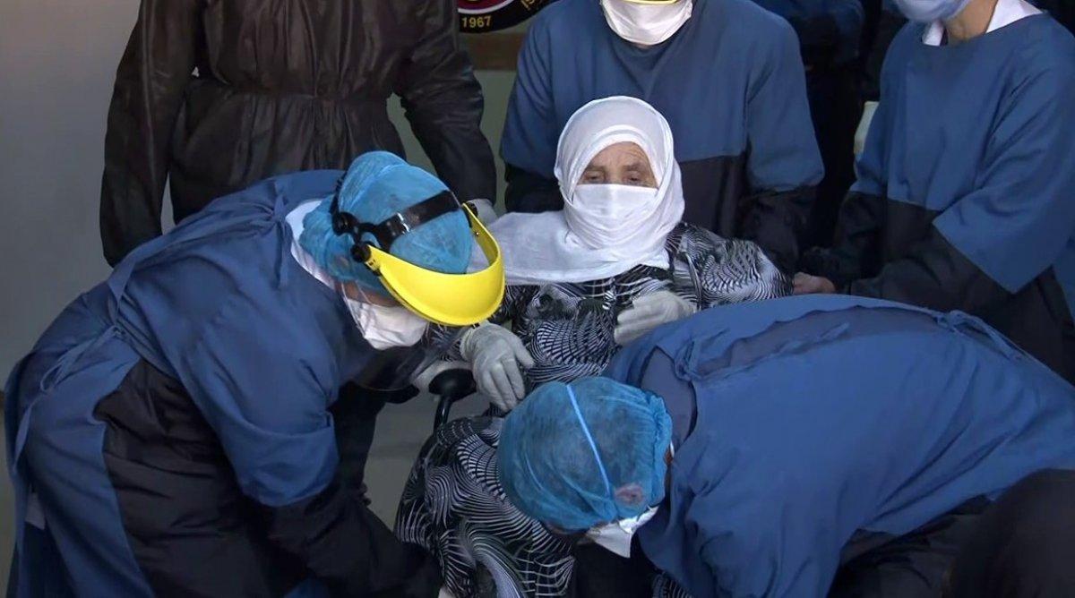 90 yaşındaki kadın, koronayı atlattı