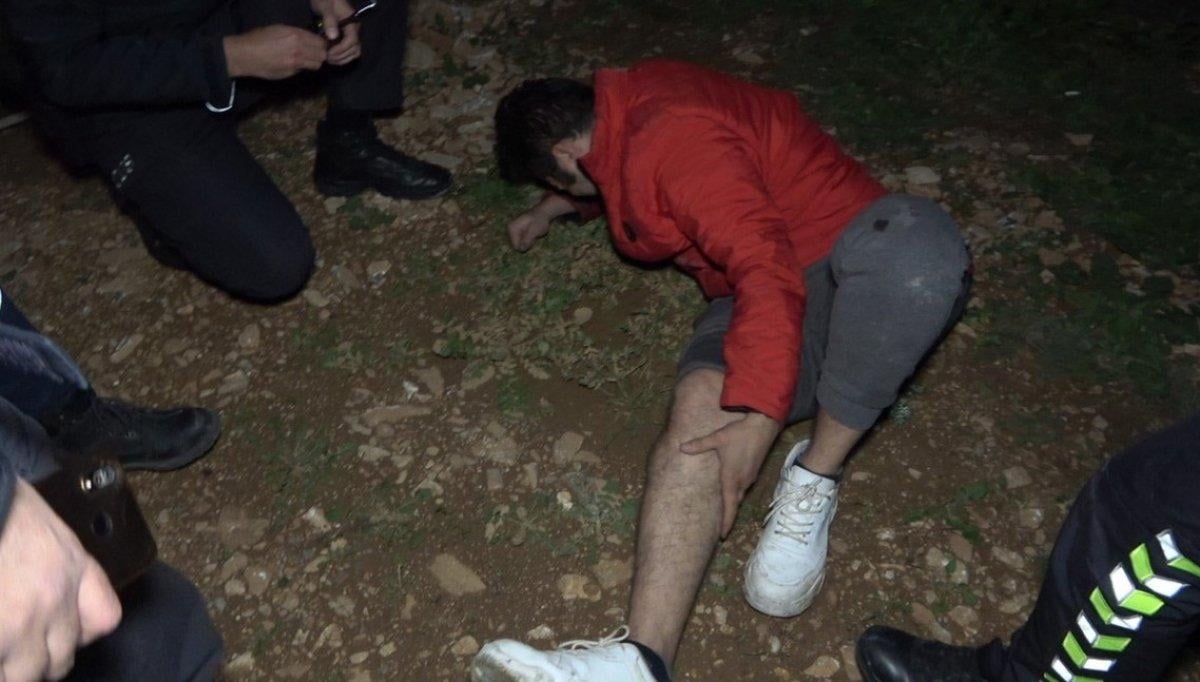 Alkollü sürücü kaçmak isterken bahçe duvarından düştü