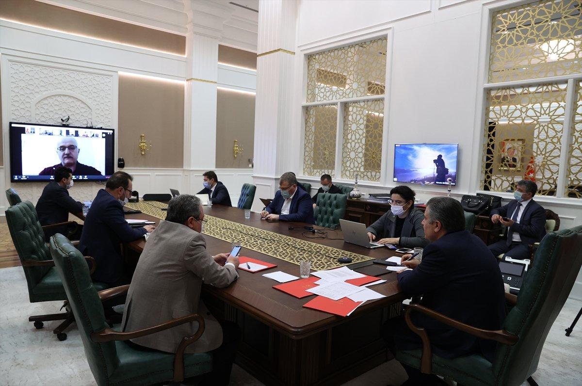 Sağlık Bakanı Koca: Yoğun bakım hasta sayımız ilk kez azaldı