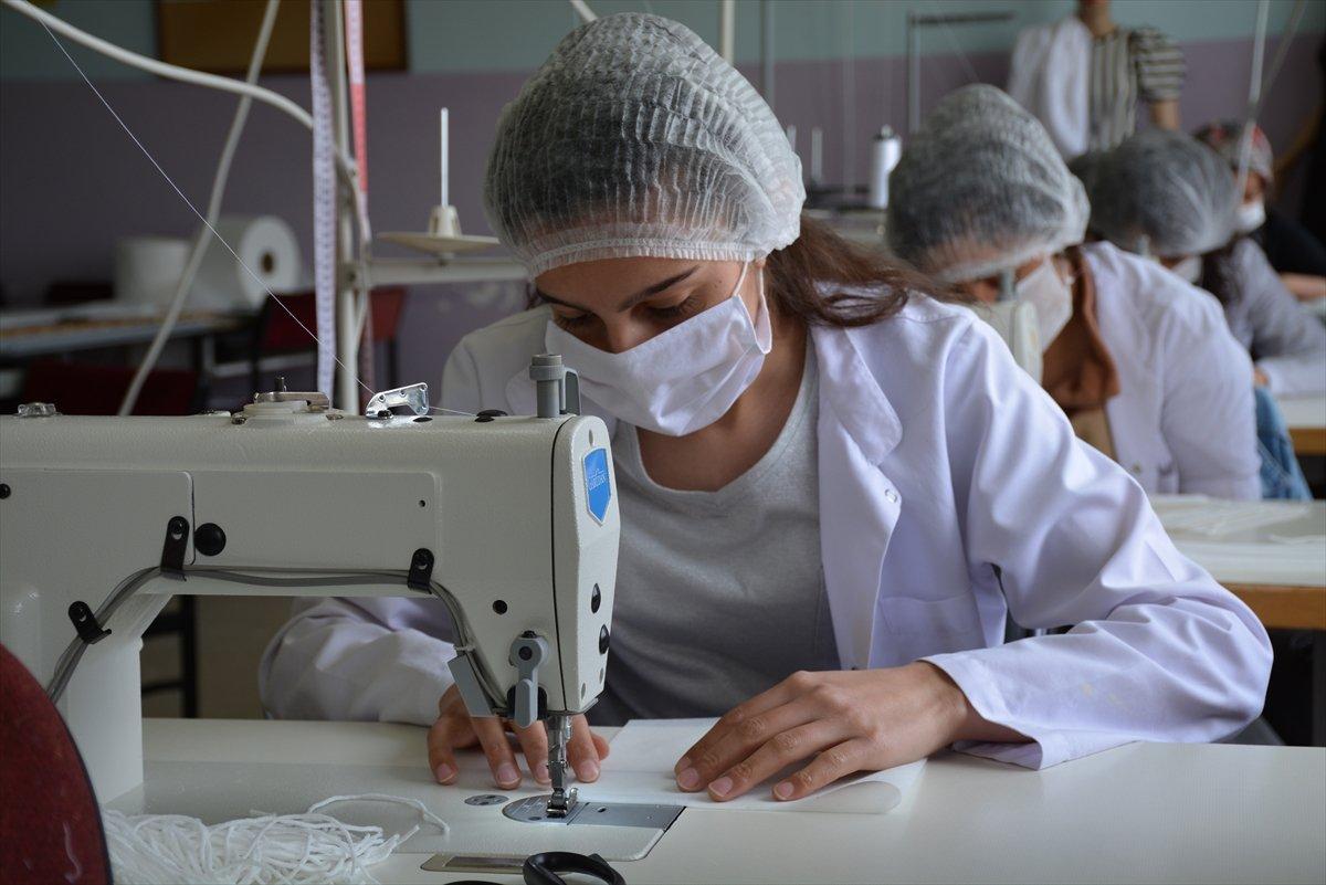 Şırnaklı öğrenciler masket üretimine başladı