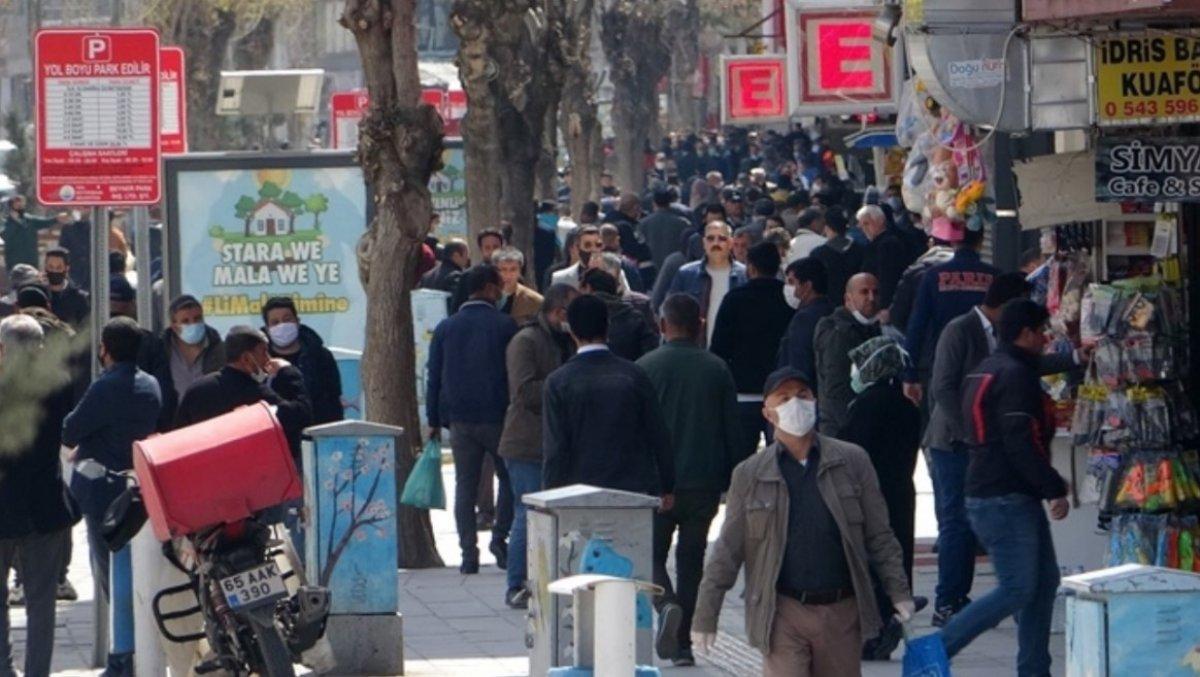 Van'da sosyal mesafe kuralı unutuldu