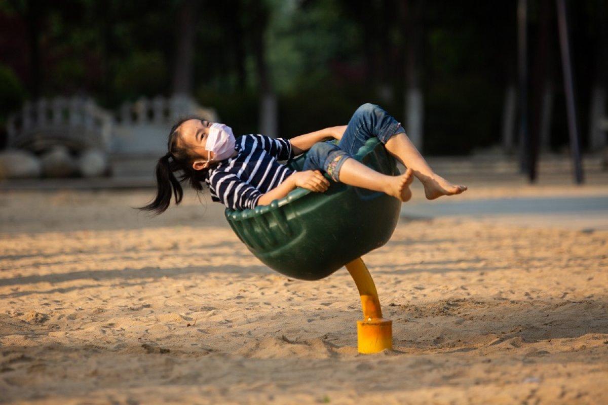 Vuhanlı çocuklar, parklara akın etti