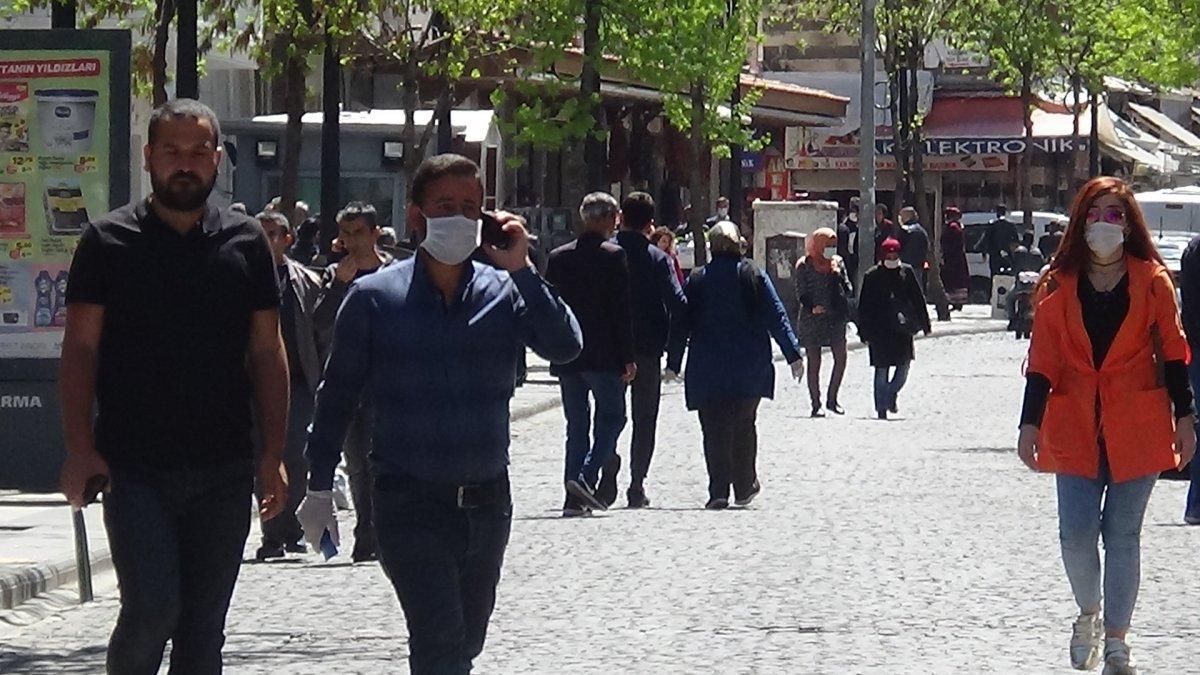 Diyarbakır'da yasak sonrası sokaklar yine doldu