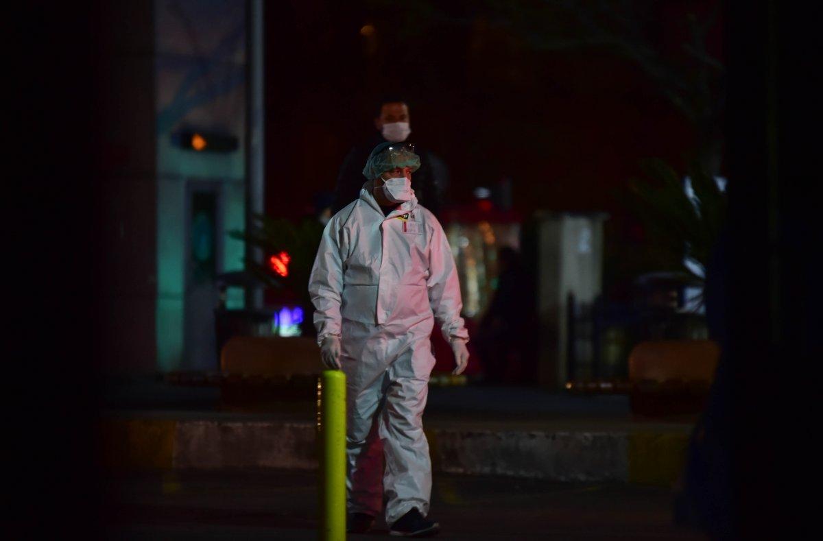 Koronayla savaşan sağlık çalışanları görüntülendi