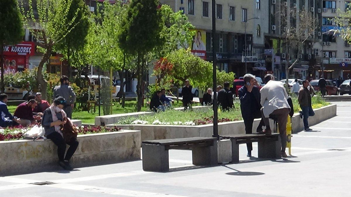 Diyarbakır'da yasak sonrası sokaklar yine doldu