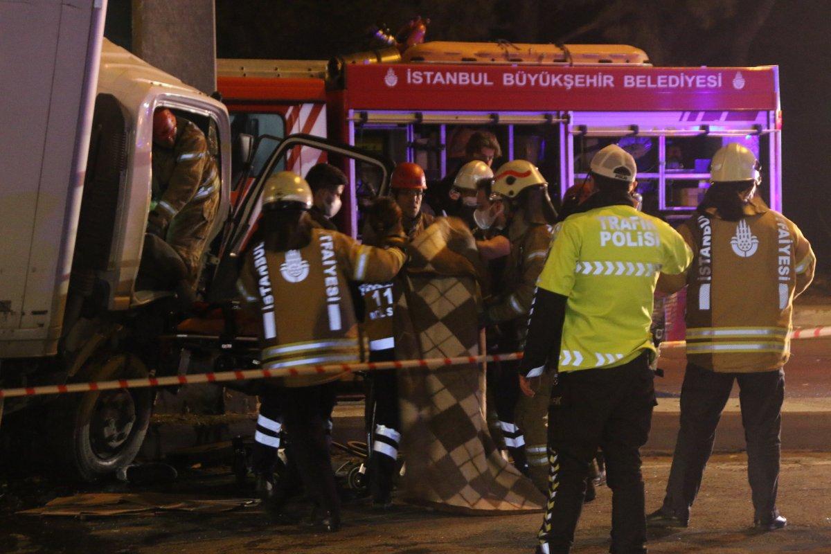 Sarıyer'de kamyonet direğe çarptı: 1 ölü