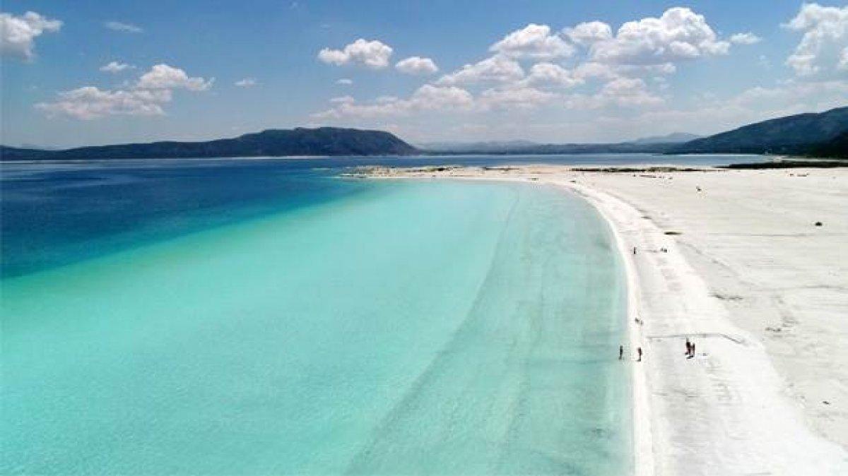 İş makinaları Salda Gölü'nde