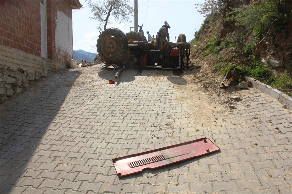 13 yaşındaki çocuğun kullandığı traktör devrildi: 1 ölü
