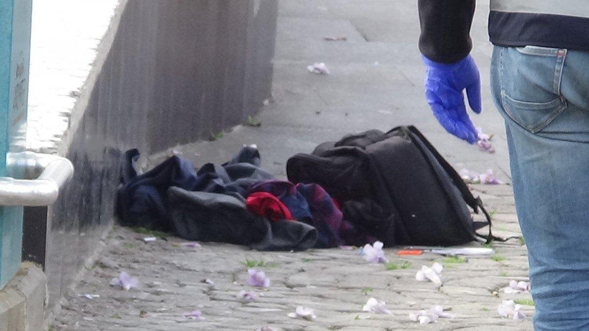 Şüpheli paketi görenler sosyal mesafeyi unuttu