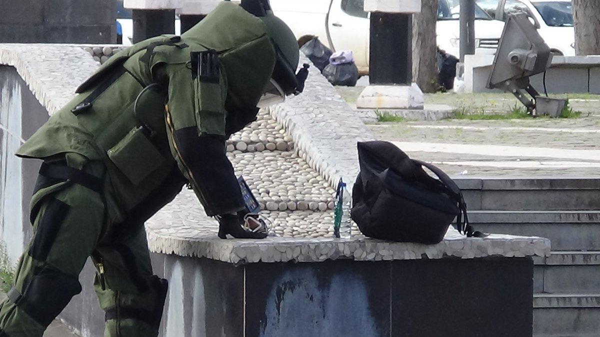 Şüpheli paketi görenler sosyal mesafeyi unuttu