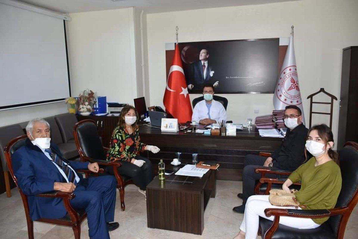 Şehit babasından sağlıkçılara maske desteği