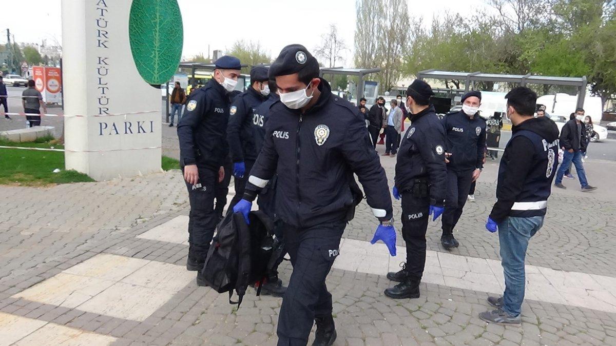 Şüpheli paketi görenler sosyal mesafeyi unuttu