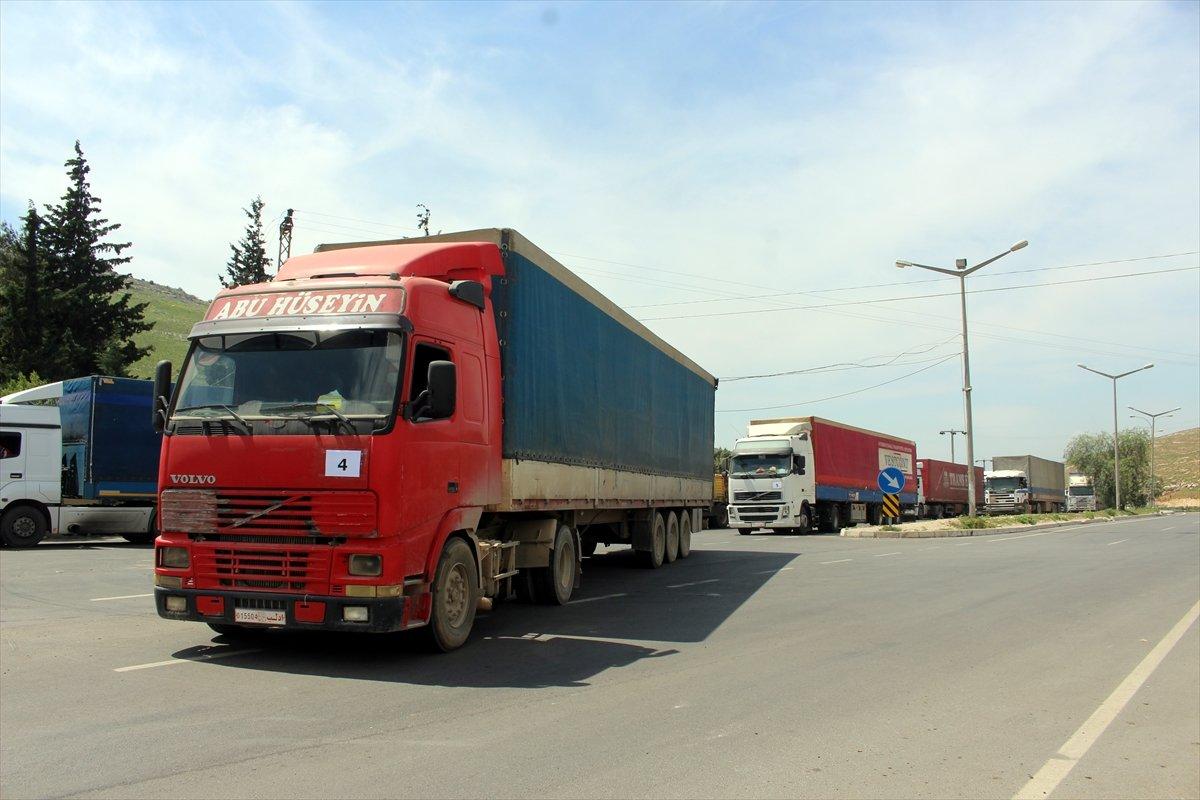 BM'den İdlib'e 54 tır yardım