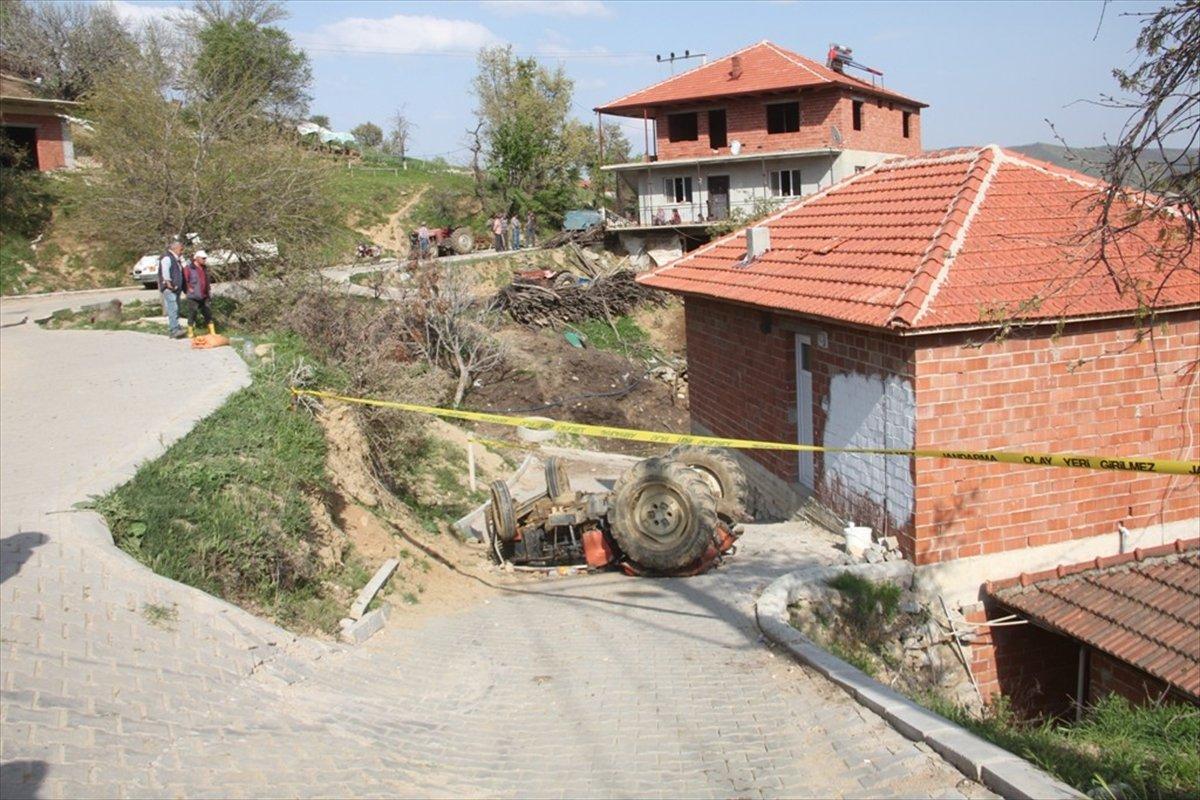 13 yaşındaki çocuğun kullandığı traktör devrildi: 1 ölü