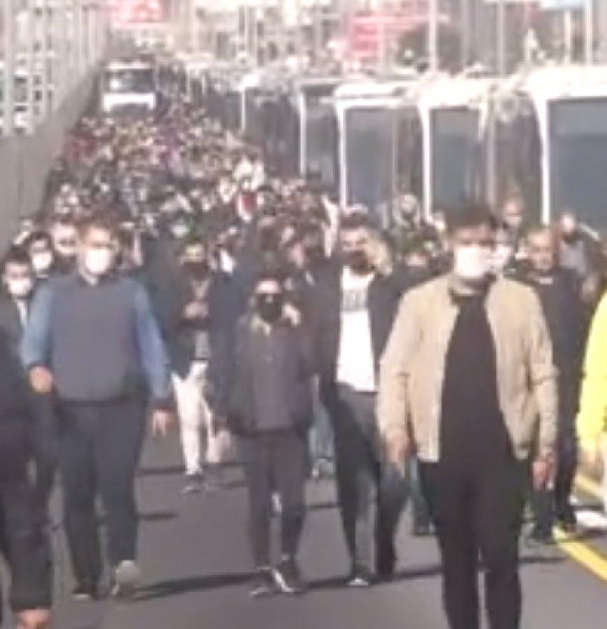 Avcılar'da iki metrobüs çarpıştı