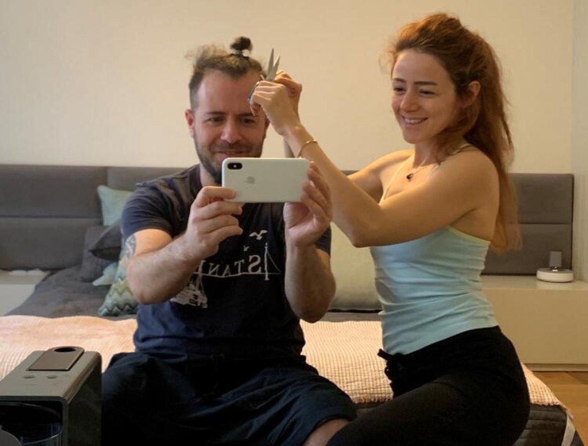 Eşi Emre Aydın'ın saçlarını kesti