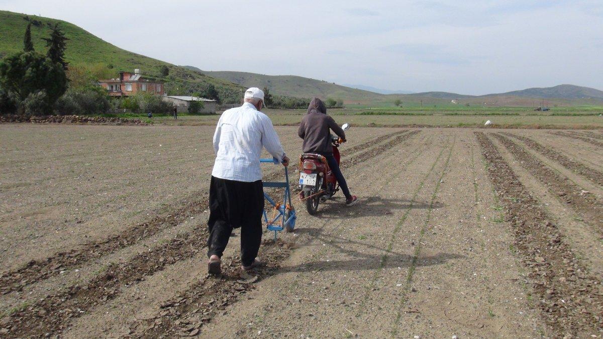 Antepli çiftçi, bulduğu yöntemle mazot maliyetini düşürüyor