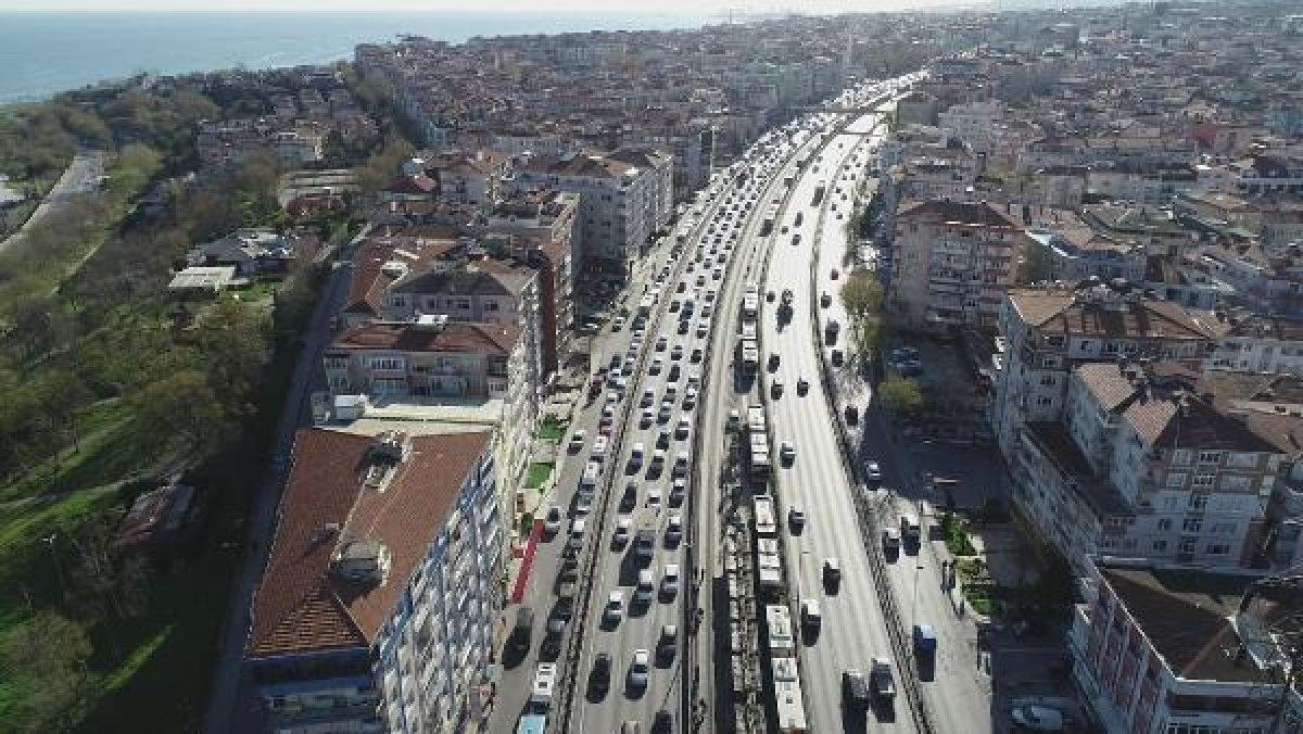 Avcılar'da iki metrobüs çarpıştı