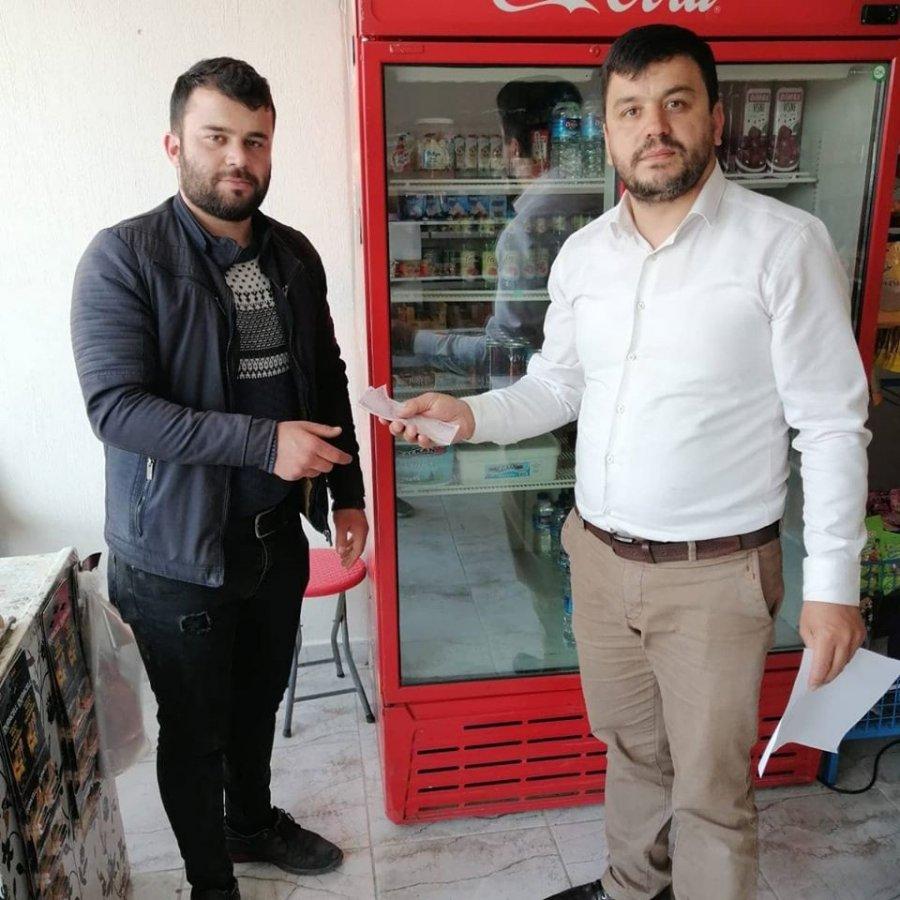 Mahallenin borcunu ödeyip veresiye defterini yaktırdı